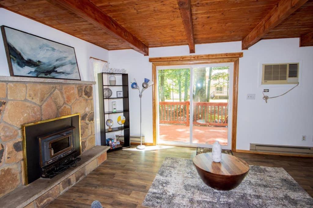 Entire 3 Bedroom Adventure Chalet, Near The Best Of The Poconos East Stroudsburg Extérieur photo