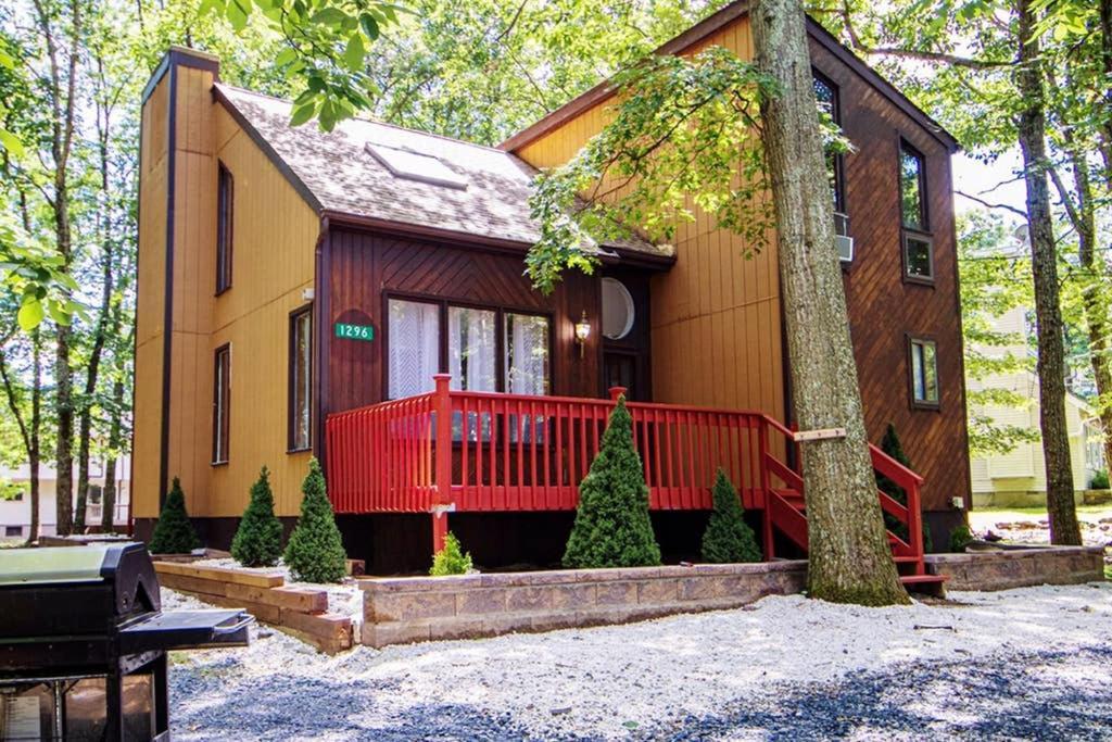 Entire 3 Bedroom Adventure Chalet, Near The Best Of The Poconos East Stroudsburg Extérieur photo
