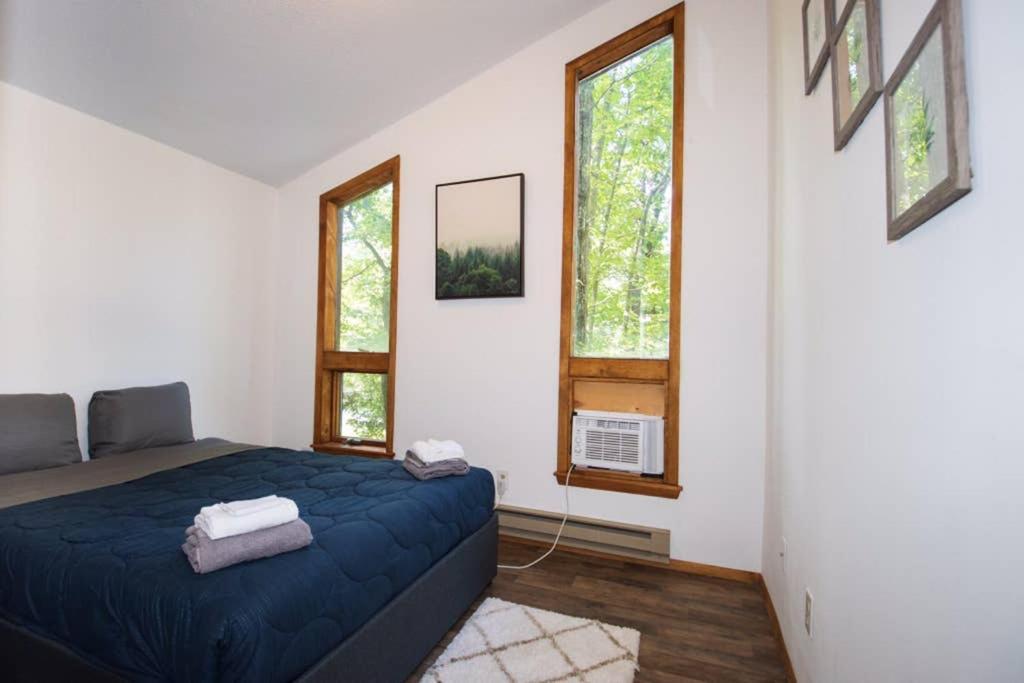Entire 3 Bedroom Adventure Chalet, Near The Best Of The Poconos East Stroudsburg Extérieur photo