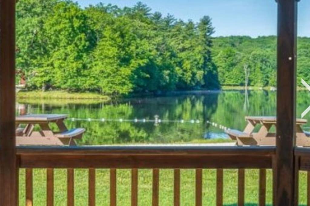 Entire 3 Bedroom Adventure Chalet, Near The Best Of The Poconos East Stroudsburg Extérieur photo