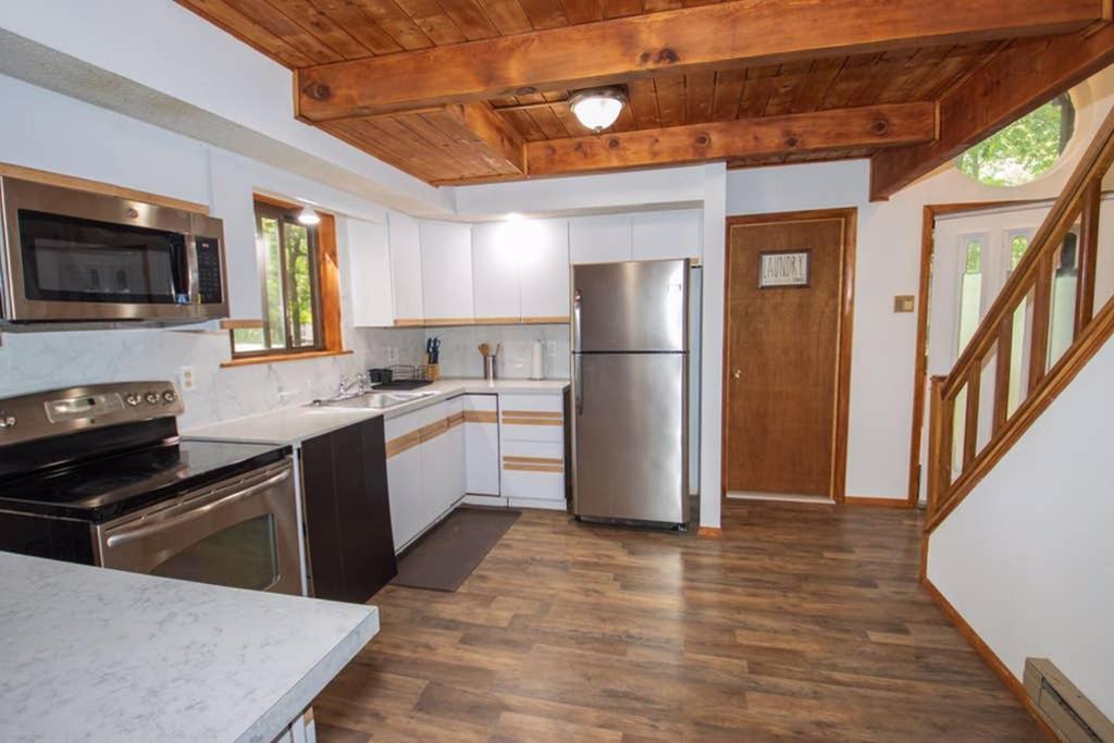 Entire 3 Bedroom Adventure Chalet, Near The Best Of The Poconos East Stroudsburg Extérieur photo