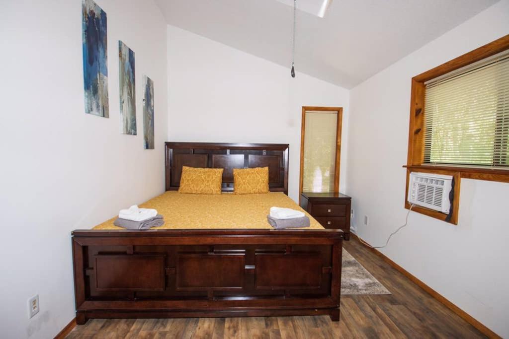 Entire 3 Bedroom Adventure Chalet, Near The Best Of The Poconos East Stroudsburg Extérieur photo